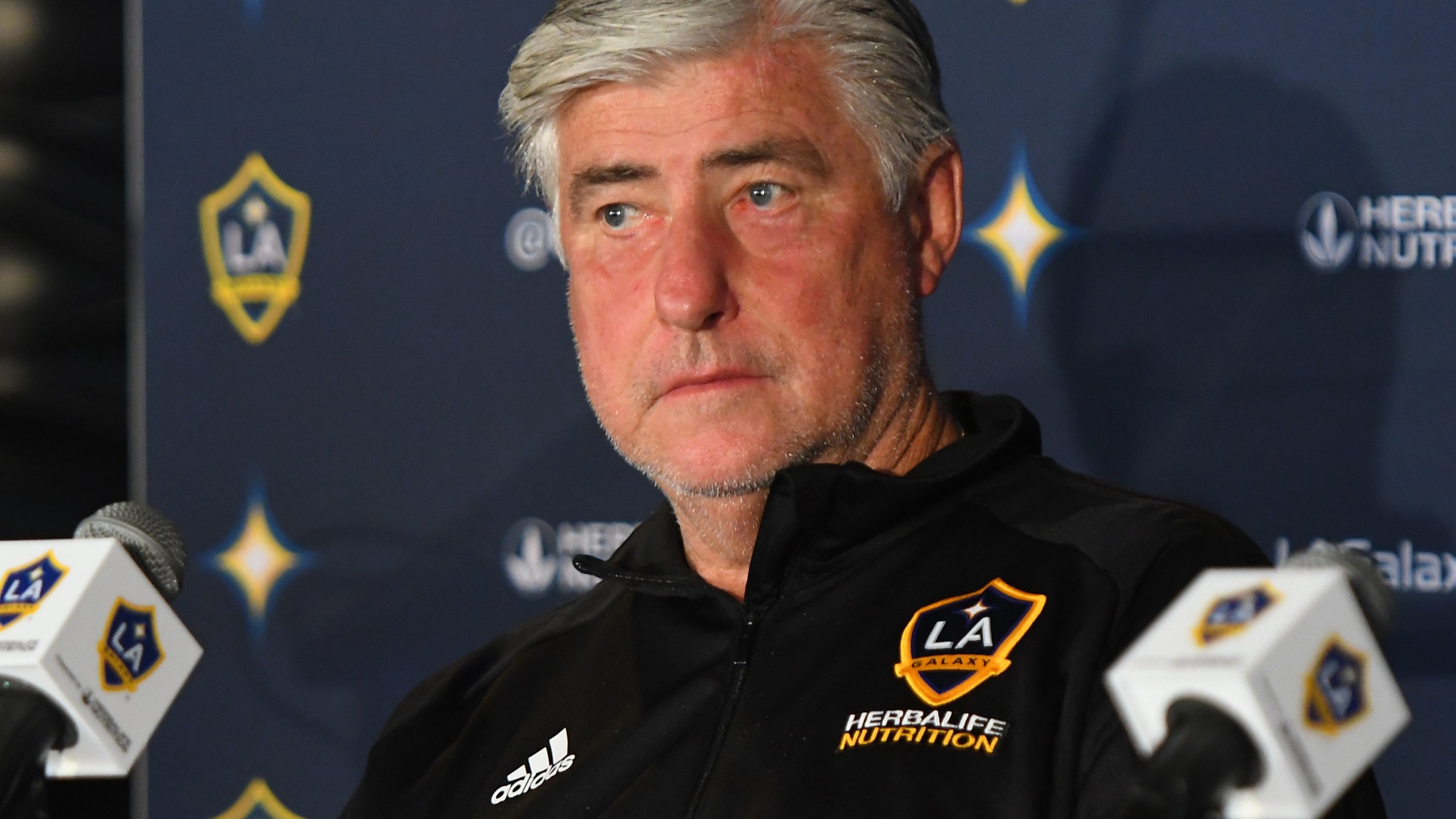 Sigi Schmid of the Los Angeles Galaxy listens as Zlatan Ibrahimovic #9 speaks during a press conference at StubHub Center on March 30, 2018 in Carson. (Credit: Jayne Kamin-Oncea/Getty Images)