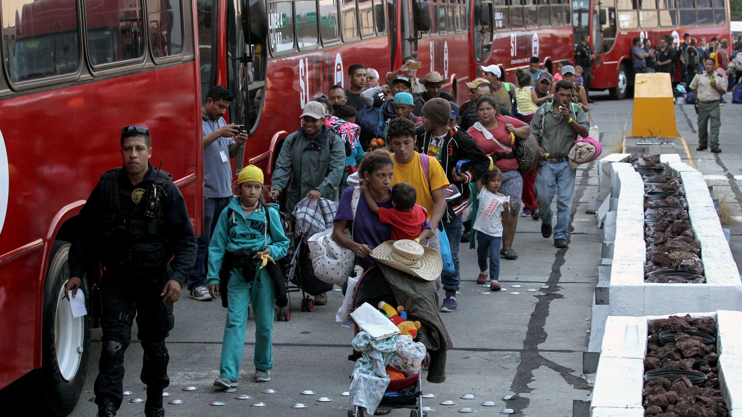 Central American migrants -mostly Hondurans- moving in a caravan towards the United States, board buses to head to a shelter in the outskirts of Zapotlanejo, Jalisco state, Mexico, on Nov. 11, 2018. (Credit: Ulises Ruiz/AFP/Getty Images)