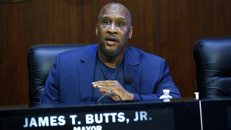 Inglewood Mayor James T. Butts Jr. appears at a City Council meeting in September 2018. (Credit: Kirk McKoy / Los Angeles Times)