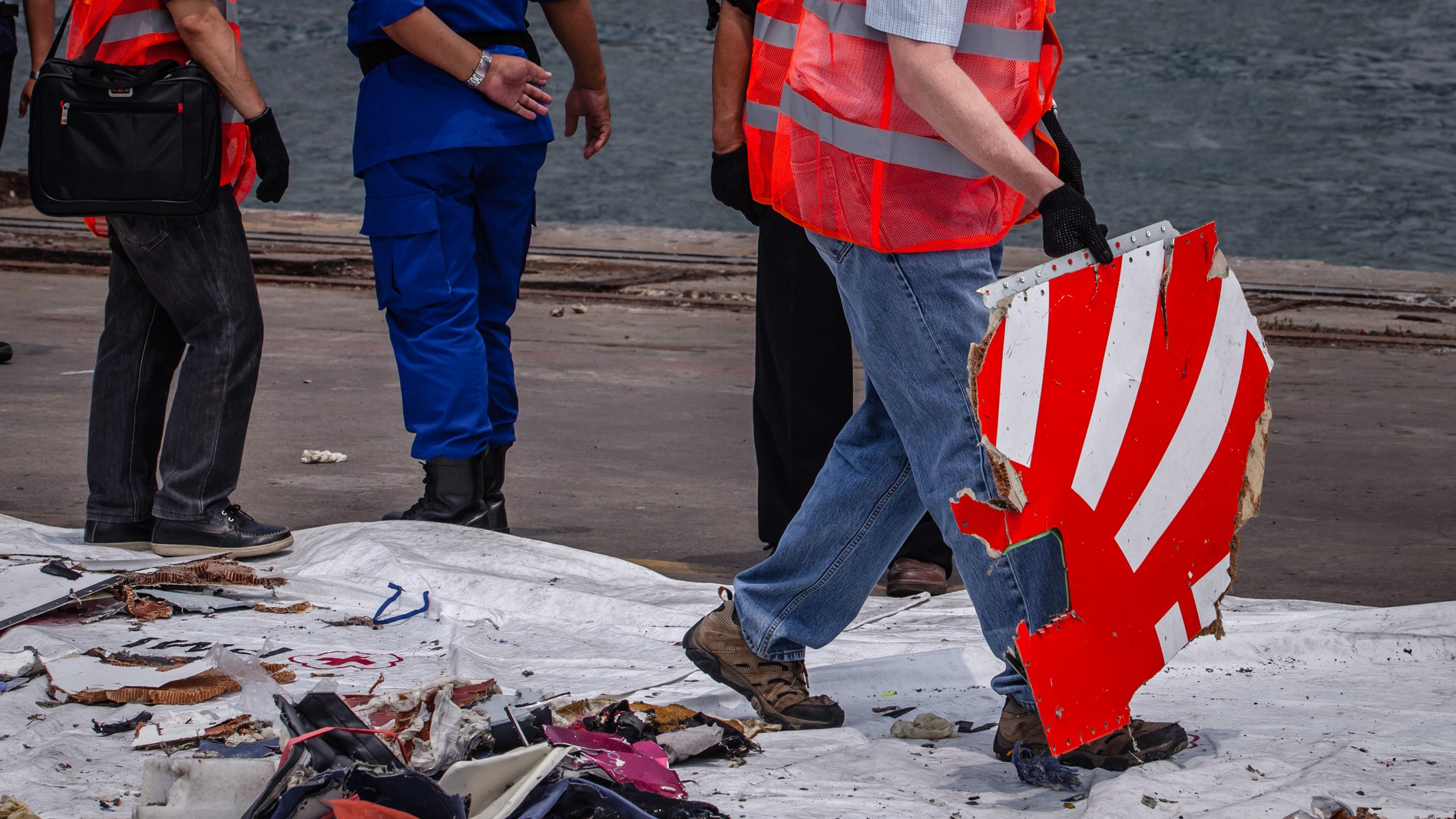 National Transportation Safety Board (NTSB) and Boeing official check debris from Lion Air flight JT 610 at the Tanjung Priok port on November 1, 2018 in Jakarta, Indonesia. (Credit: Ulet Ifansasti/Getty Images)