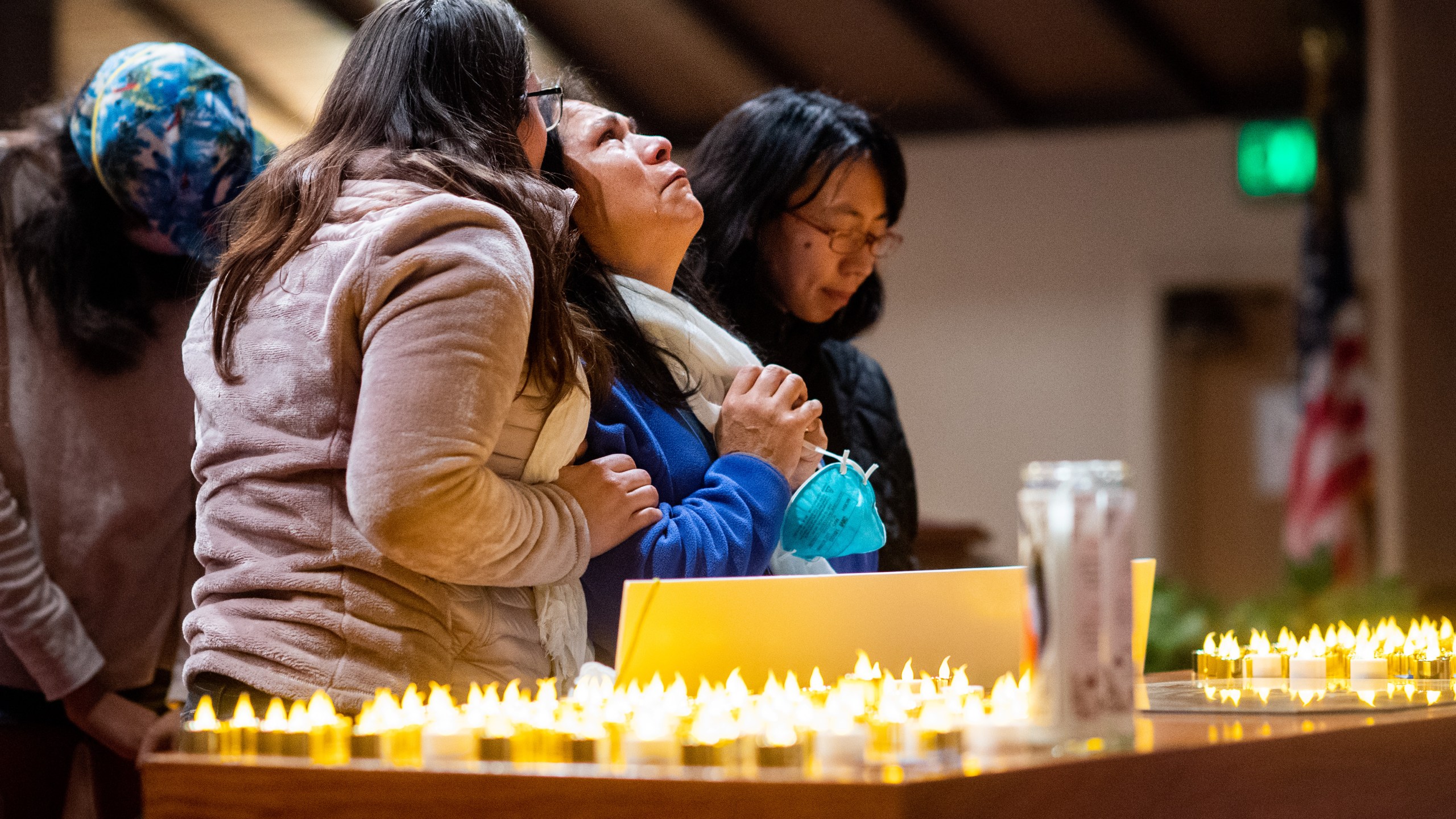 Lidia Steineman, who lost her home in the Camp Fire, prays during a vigil for fire victims at the First Christian Church of Chico on Nov. 18, 2018. (Credit: Noah Berger / Getty Images)