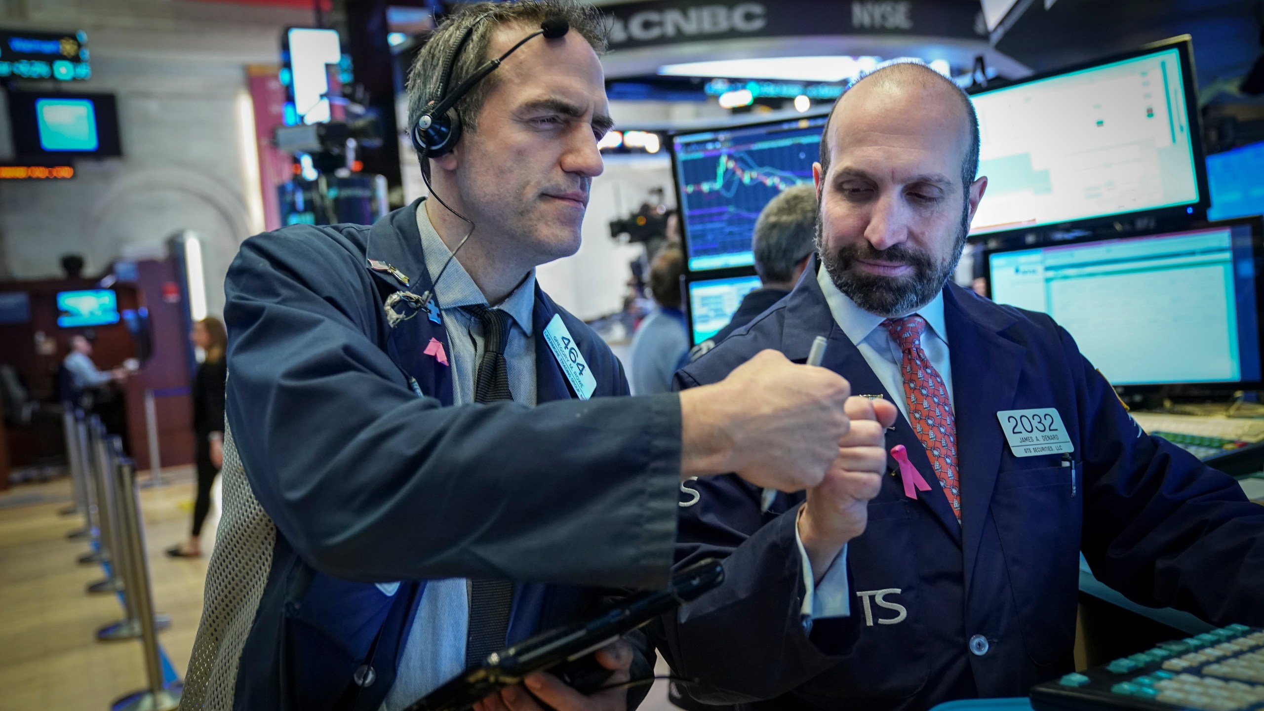 Traders and financial professionals work on the floor of the New York Stock Exchange (NYSE) ahead of the opening bell, January 4, 2019 in New York City. (Credit: Drew Angerer/Getty Images)