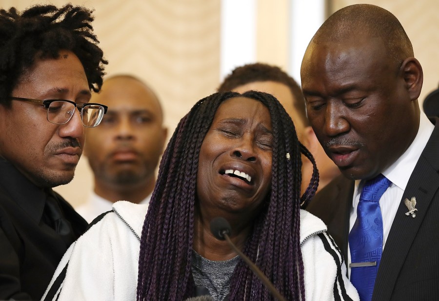 Sequita Thompson, center, the grandmother of Stephon Clark, cries as she speaks during a news conference with civil rights attorney Ben Crump, right, on March 26, 2018, in Sacramento. (Credit: Justin Sullivan / Getty Images)