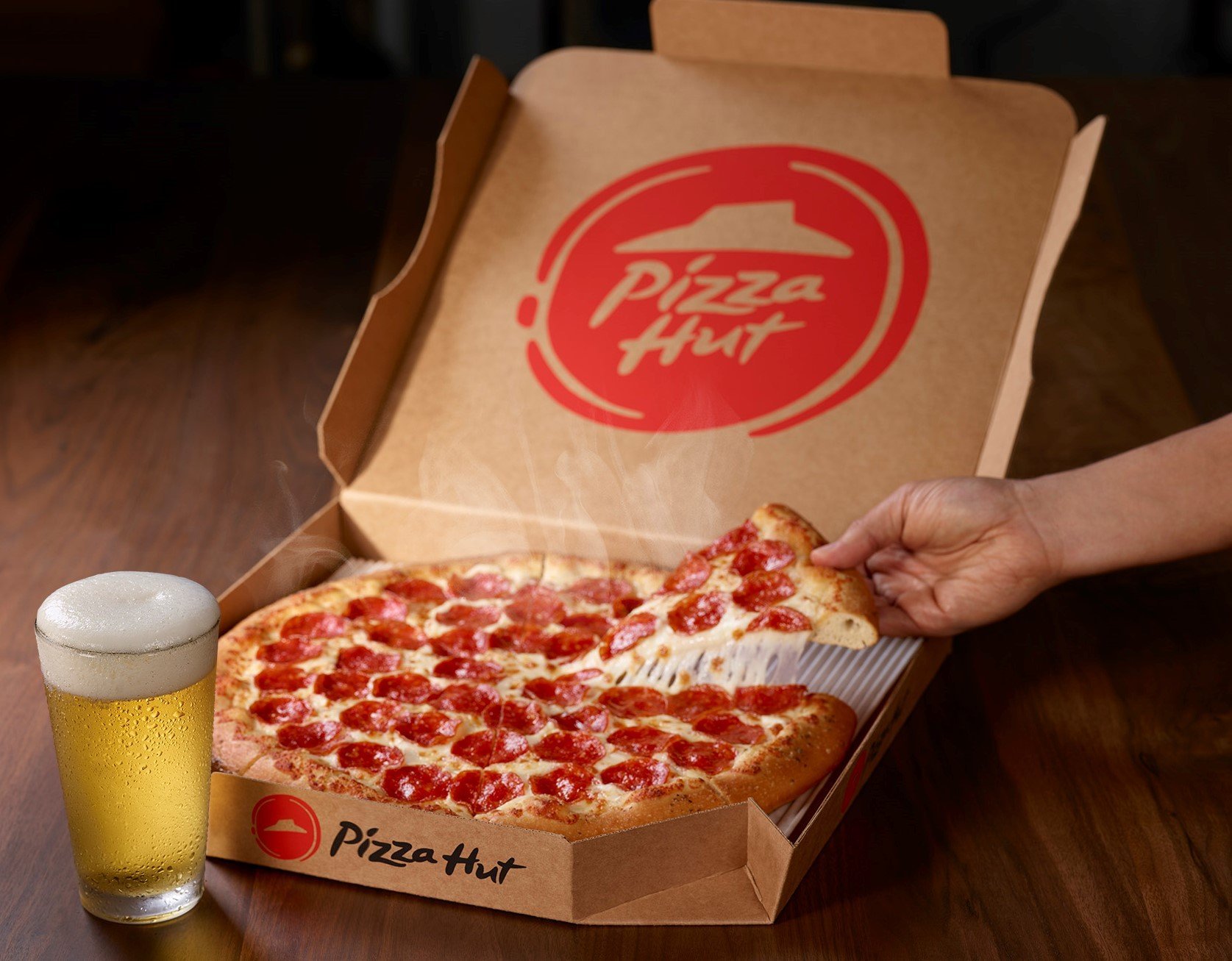 Pizza Hut is leaning into its beer delivery service to get an edge over Domino's. (Credit: Pizza Hut)