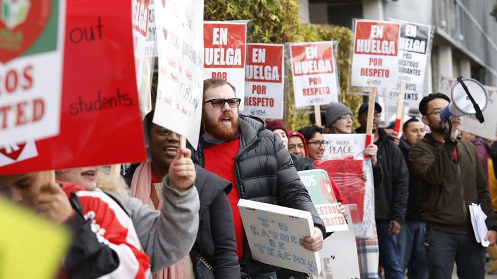 Teachers at the Accelerated Schools, a network of charter schools in South Los Angeles, picket on Jan. 15, 2019. (Credit: Al Seib / Los Angeles Times)