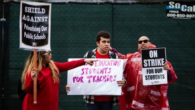 Gloria Perez-Stewart stands on the picket line with her son, Aidan Villasenor Walker, and husband John Stewart on Jan.15, 2019. Aidan, who has autism, is a student at Eagle Rock Jr./Sr. High School. (Credit: Kent Nishimura / Los Angeles Times)