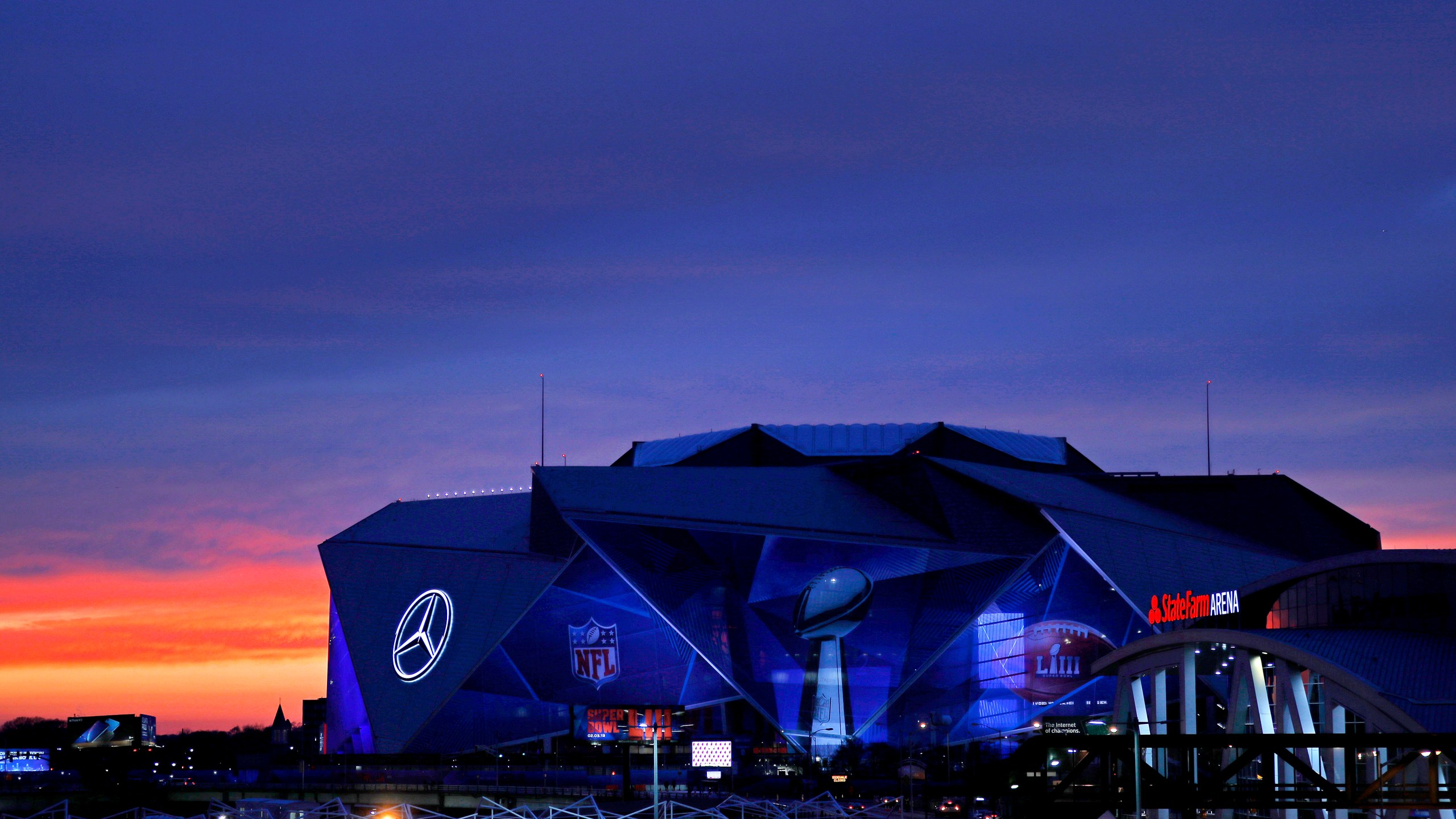 An exterior view of the Mercedes-Benz Stadium is seen on January 27, 2019 in Atlanta, Georgia. (Credit: Justin Heiman/Getty Images)