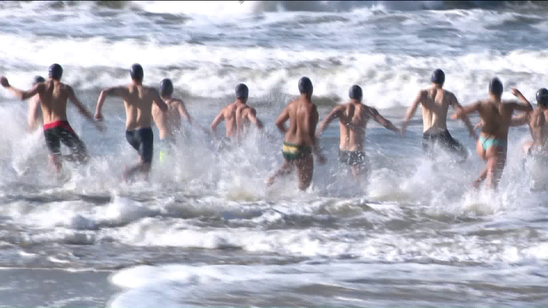 Lifeguard hopefuls sprint into the water at Huntington Beach lifeguard tryouts. (Credit: KTLA)