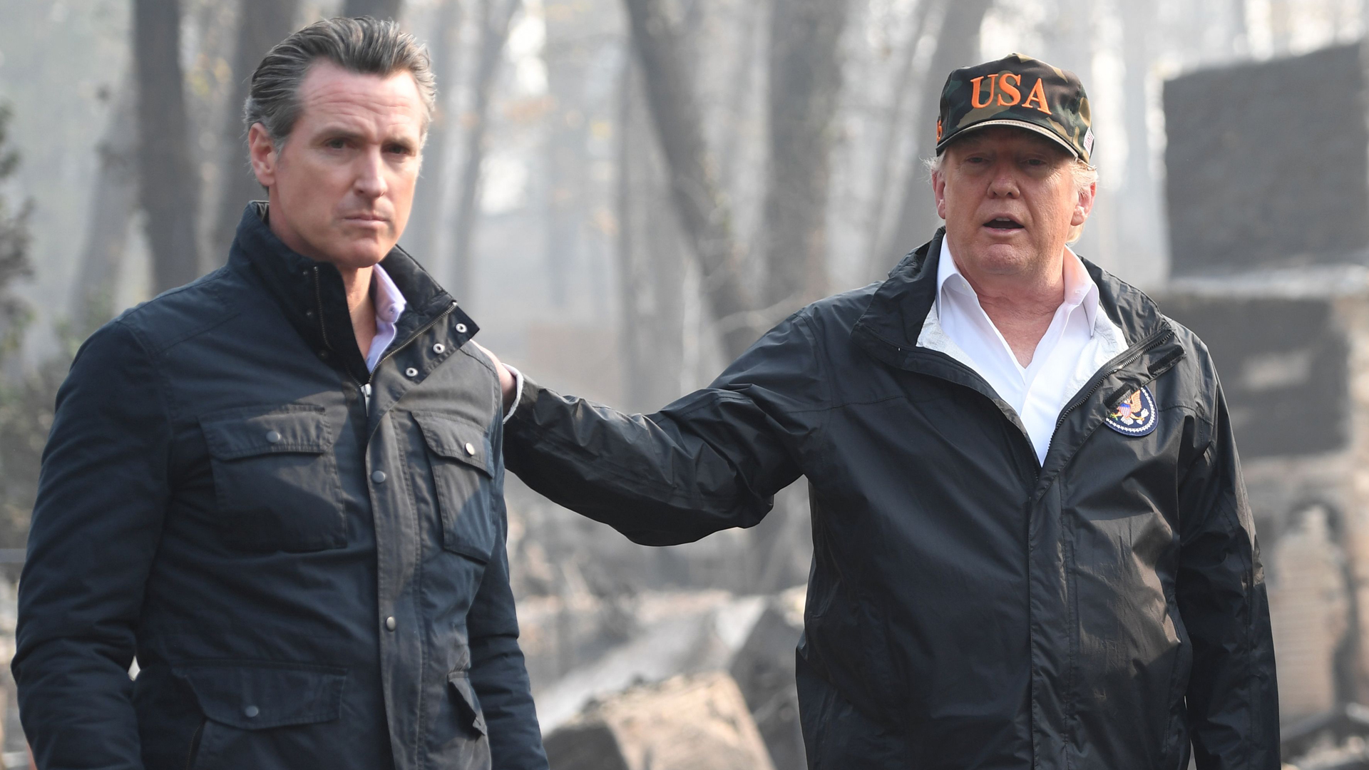 Donald Trump, right, appears alongside Gavin Newsom in Paradise, California on Nov. 17, 2018. (Credit: SAUL LOEB/AFP/Getty Images)