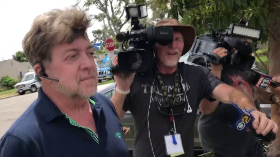Stephen Beal is confronted by media outside his home in Long Beach on May 29, 2018. (Credit: KTLA)