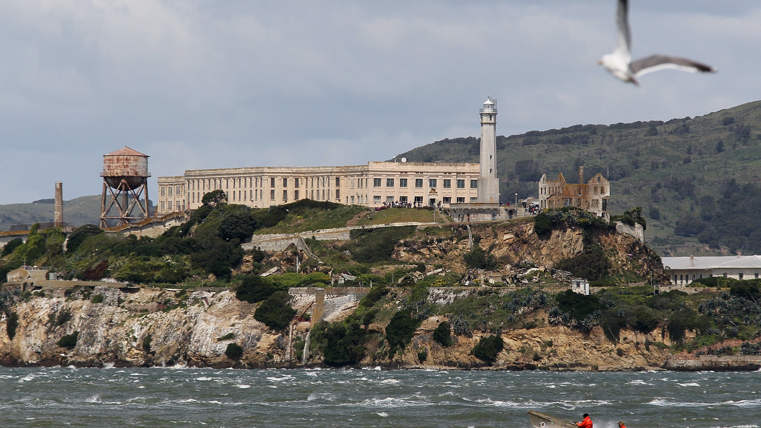 A boat passes in front of Alcatraz Island on April 7, 2011 in San Francisco. (Credit: Justin Sullivan/Getty Images)