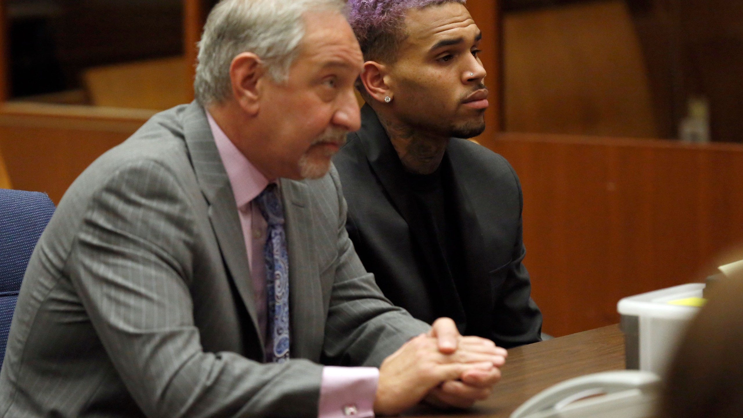 Singer Chris Brown and his lawyer Mark Geragos attend a progress hearing at Los Angeles Superior Court on March 20, 2015. (Credit: Mario Anzuoni-Pool/Getty Images)