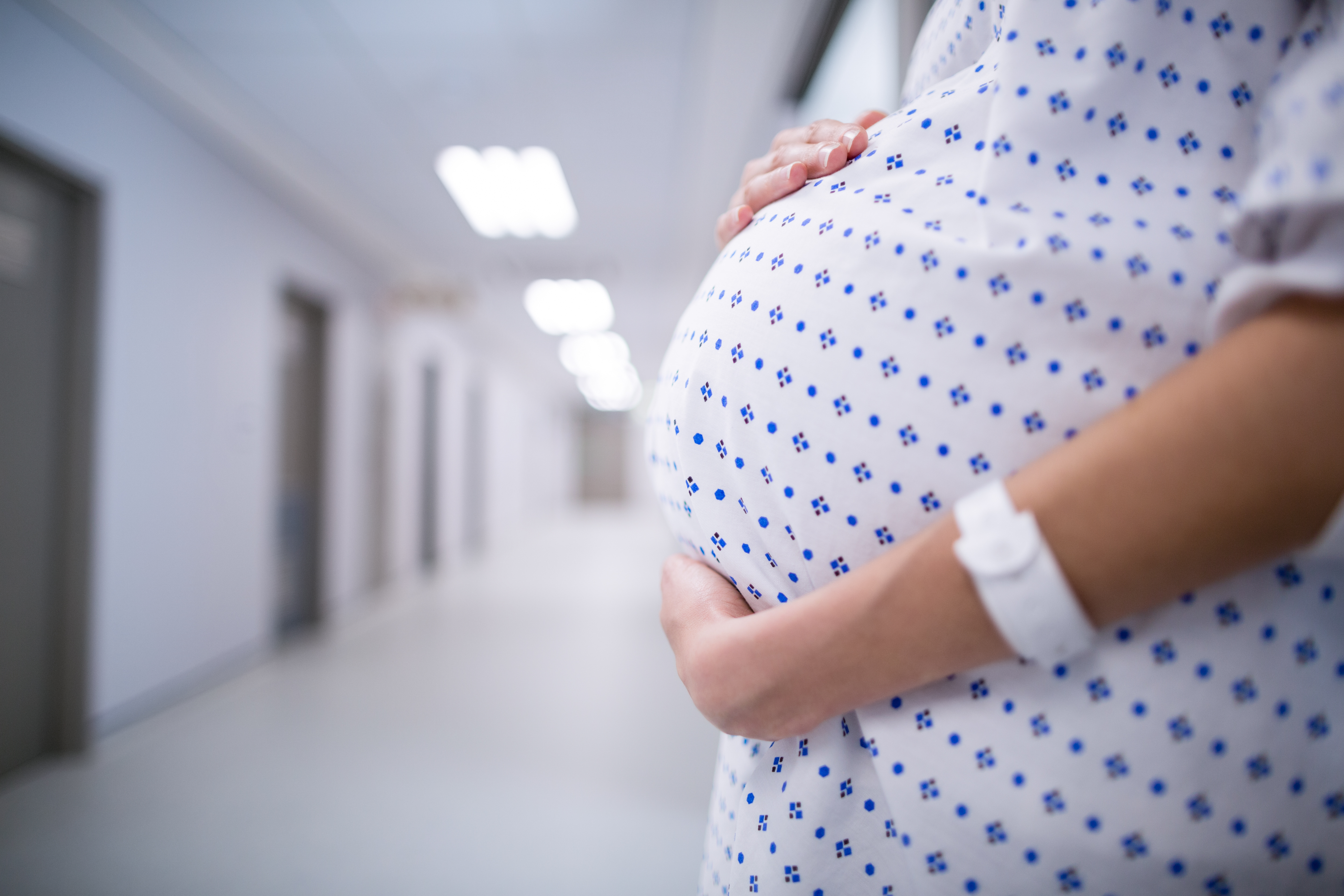 A pregnant woman stands in a hospital in this file photo. (Credit: Getty Images)