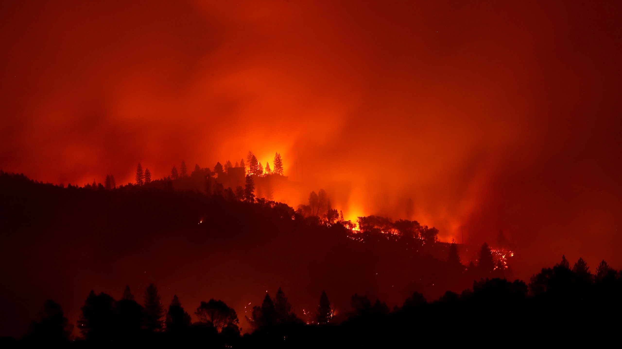 The Camp Fire burns in the hills on Nov. 10, 2018, near Ororville, California. (Credit: Justin Sullivan/Getty Images)