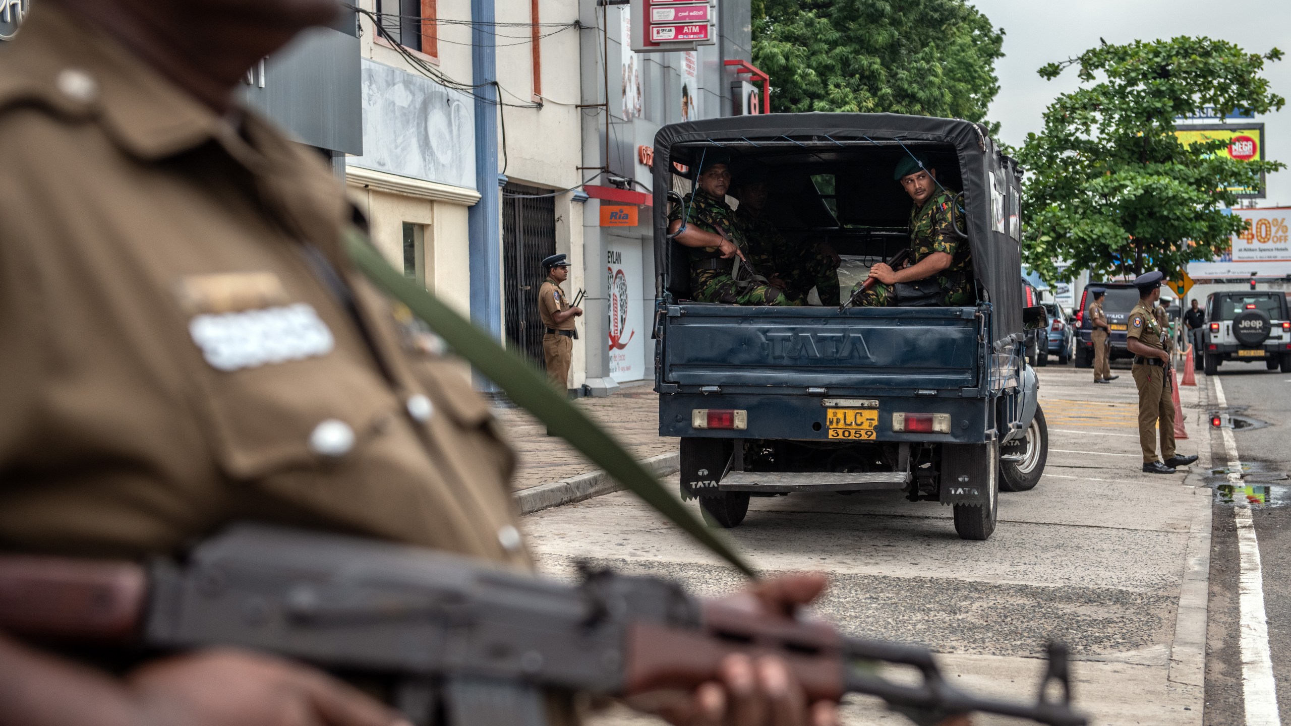 Soldiers and armed police officers guard the area near Dawatagaha Jumma Masjid ahead of Friday prayers on April 26, 2019 in Colombo, Sri Lanka. (Credit: Carl Court/Getty Images)