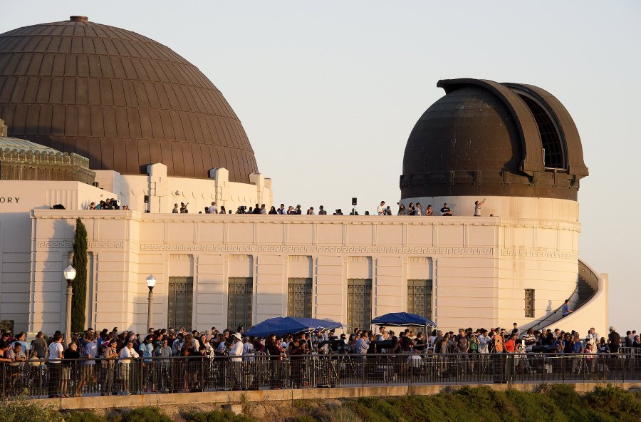 People watch the planet Venus transit across the face of the sun at Griffith Observatory in the Hollywood Hills area of Los Angeles, California June 5, 2012. (Credit: ROBYN BECK/AFP/GettyImages)