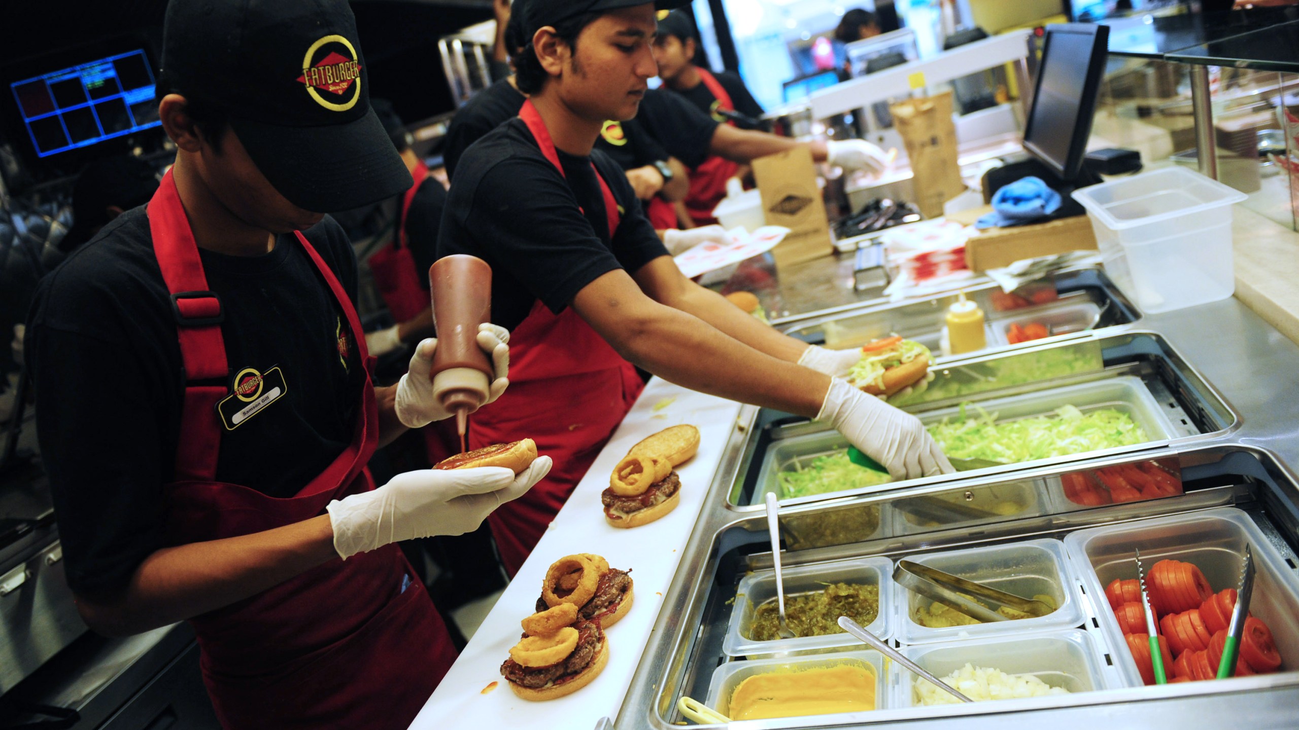 In this picture taken Jan. 10, 2013, Pakistani employees prepare food at a Fatburger location in Karachi. (Credit: Rizwan Tabassum / AFP / Getty Images)