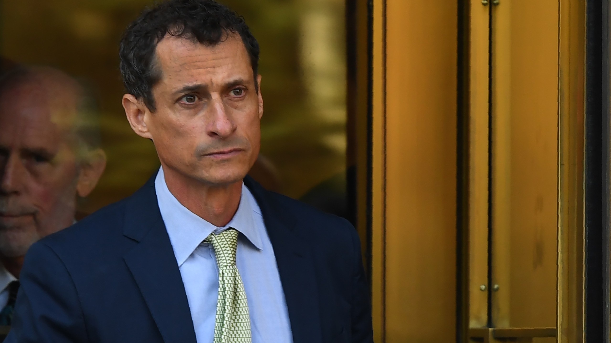 Anthony Weiner, a former Democratic congressman who pleaded guilty to one count of sexting a teenage girl leaves Federal Court after being sentenced to 21 months in prison in New York on September 25, 2017. (Credit: TIMOTHY A. CLARY/AFP/Getty Images)