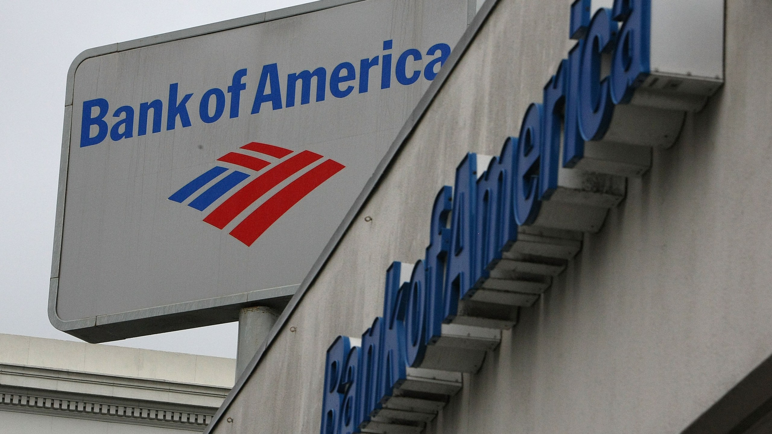 The Bank of America logo is displayed on the side of a Bank of America branch office on Jan. 20, 2010 in San Francisco. (Credit: Justin Sullivan/Getty Images)