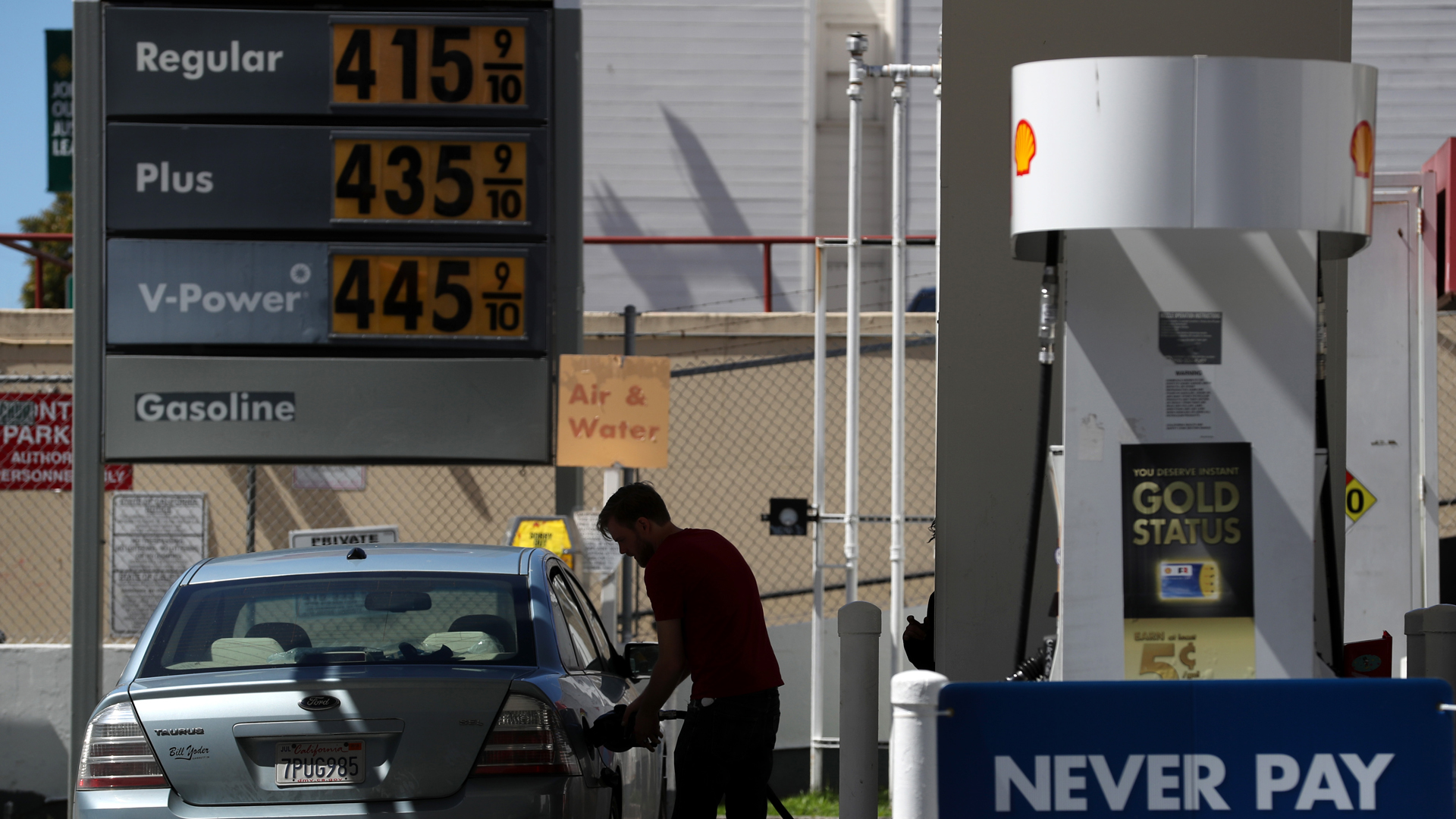 Gas prices over $4.00 a gallon are displayed at a gas station on April 09, 2019 in San Francisco. (Credit: Justin Sullivan / Getty Images)