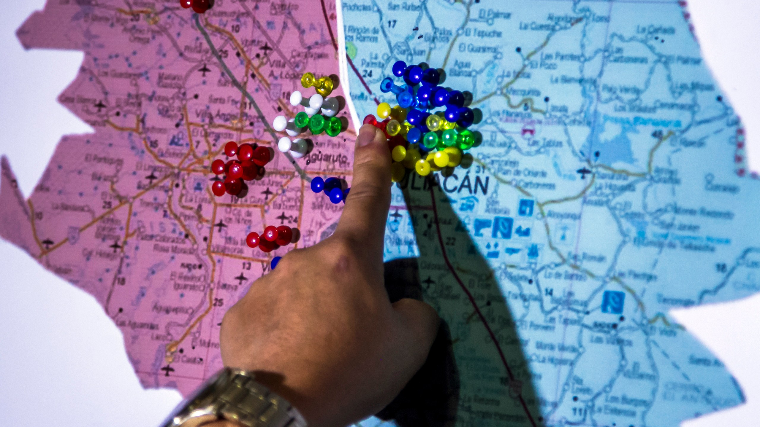 A man points at a map of Culiacan showing the points where missing persons are searched for, in Culiacan, Sinaloa state, Mexico, on Oct. 22, 2018. (Credit: Rashide Frias / AFP / Getty Images)