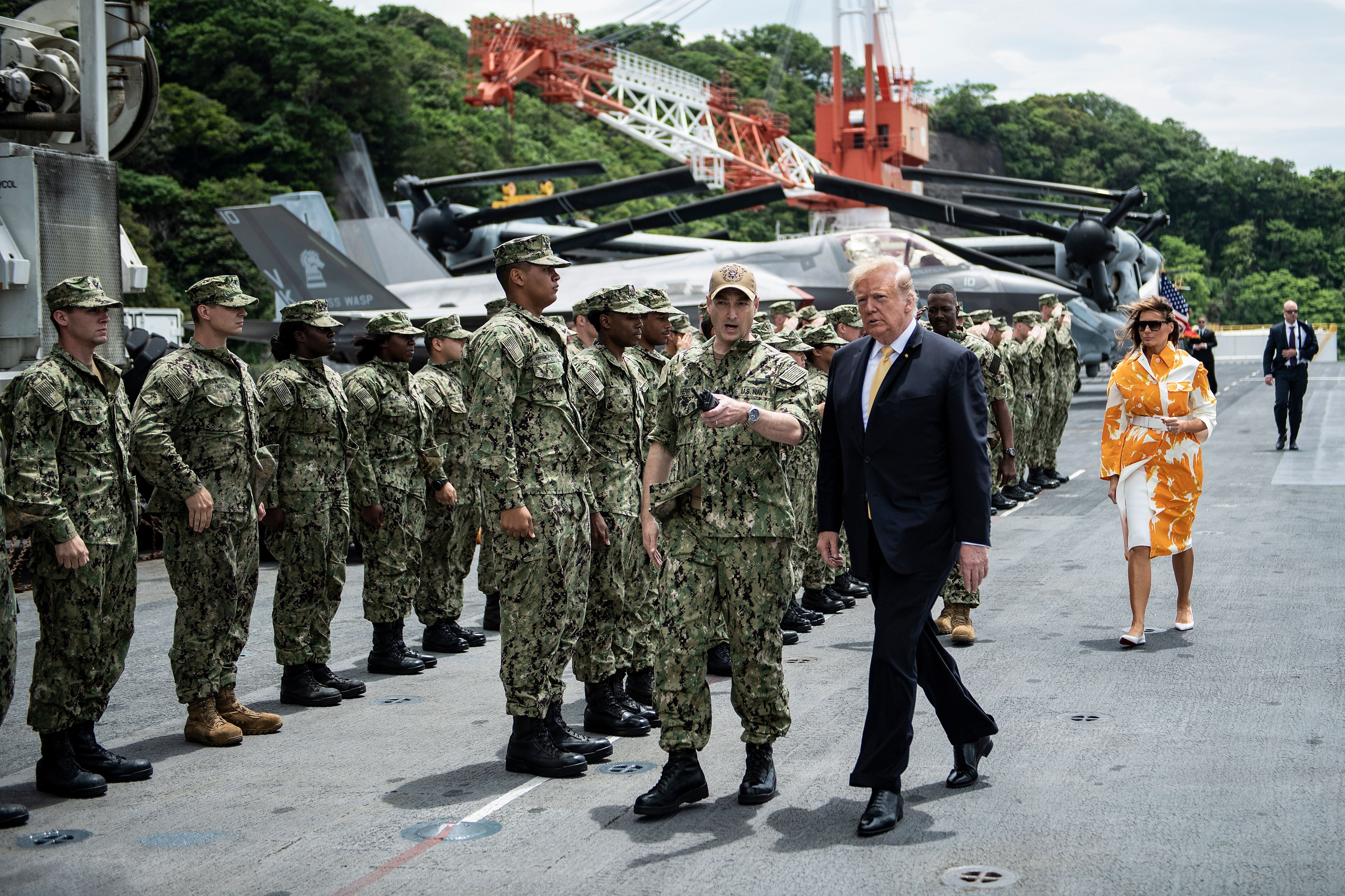 Donald Trump and Melania arrive aboard the amphibious assault ship USS Wasp (LHD 1) to participate in a Memorial Day event in Yokosuka on May 28, 2019. (Credit: BRENDAN SMIALOWSKI/AFP/Getty Images)