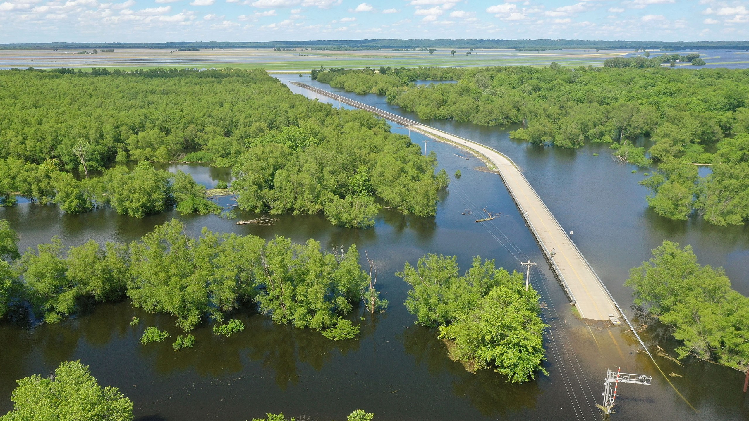 Floodwater from the Mississippi River cuts off the roadway from Missouri into Illinois at the states' border on May 30, 2019 in Saint Mary, Missouri. (Credit: Scott Olson/Getty Images)