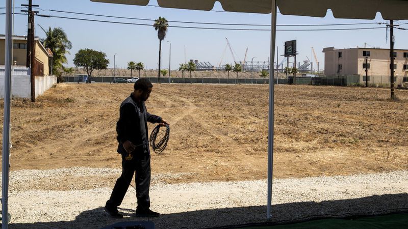 An undated photo shows the site of the proposed Clippers arena in Inglewood, with the NFL stadium in the background. (Credit: Allen J. Schaben / Los Angeles Times)