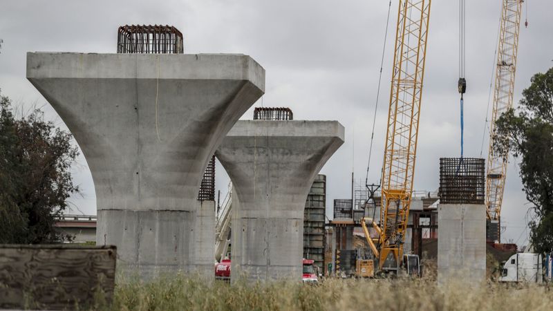 Support piers stand as part of the Cedar Viaduct section of the California high-speed rail project, south of downtown Fresno, on April 16, 2019. (Robert Gauthier/Los Angeles Times)