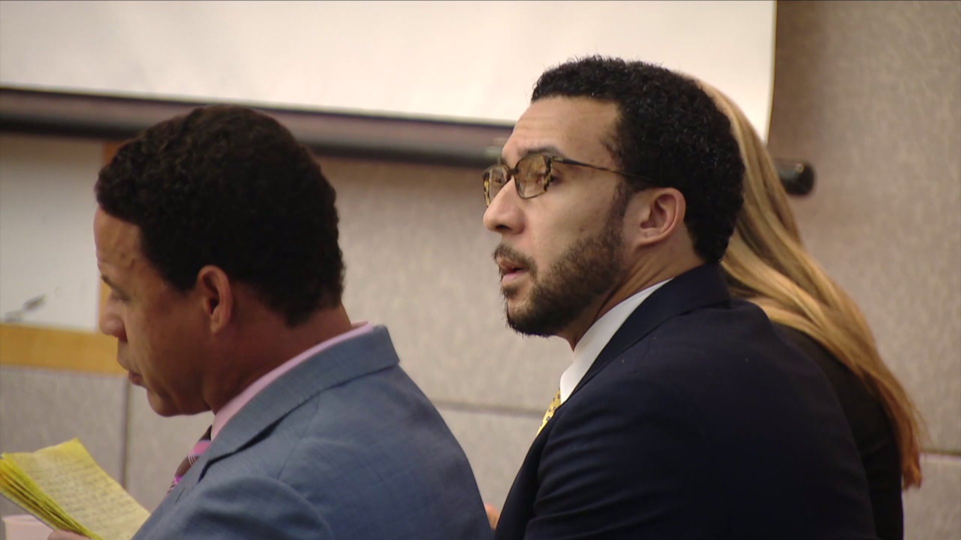 Kellen Winslow Jr., at right, is seen in a San Diego County courtroom as verdicts are read in his rape trial on June 10, 2019. (Credit: KSWB)