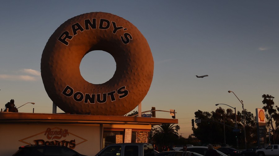 A Randy's Donuts shop is seen in the city of Inglewood on Jan. 24, 2016. (Credit: Mark Ralston/AFP/Getty Images)