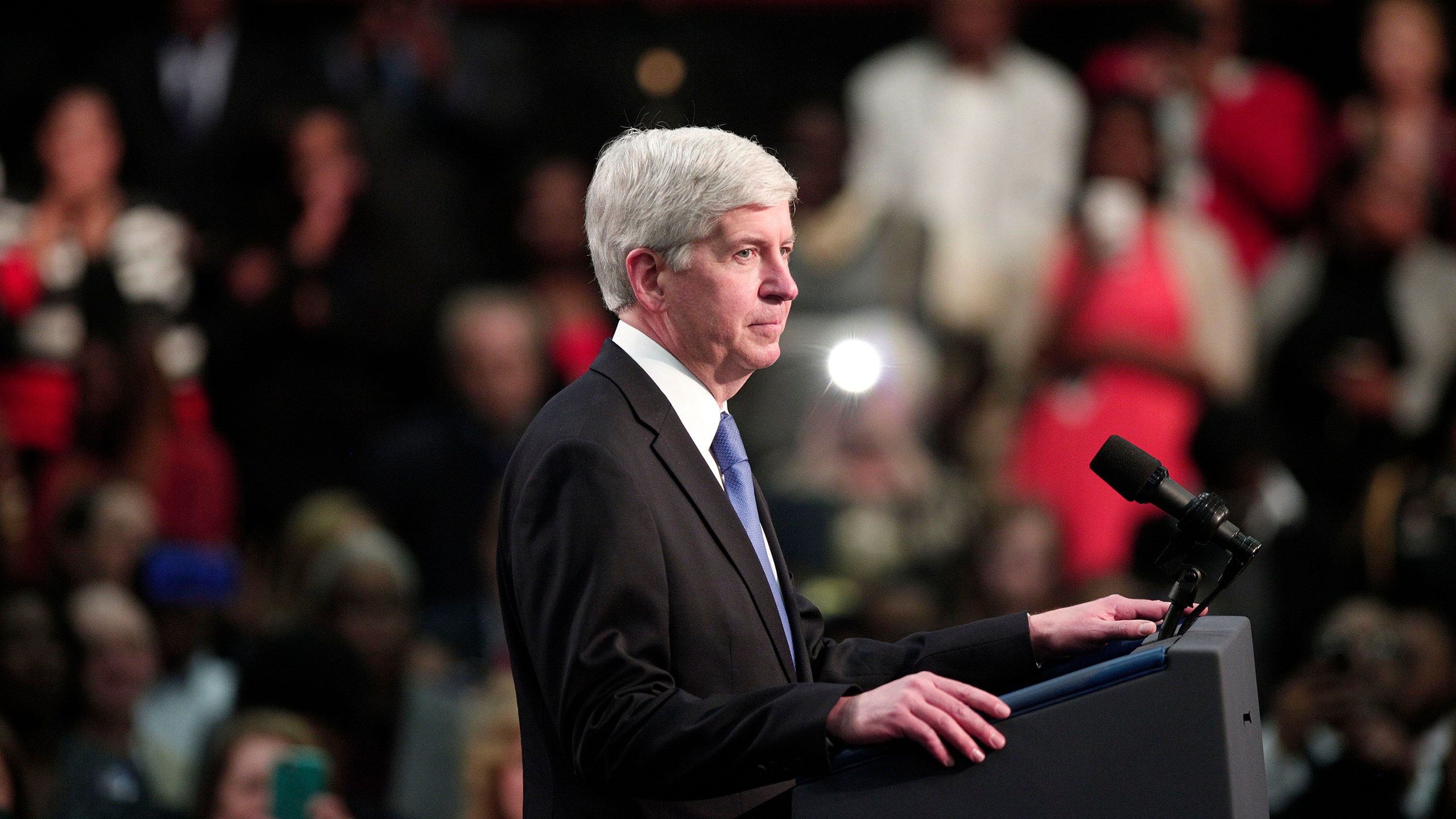 Rick Snyder listens from the stage as the crowd boos at a May 4, 2016 event addressing the water contamination in Flint, Michigan. (Credit: Bill Pugliano/Getty Images)