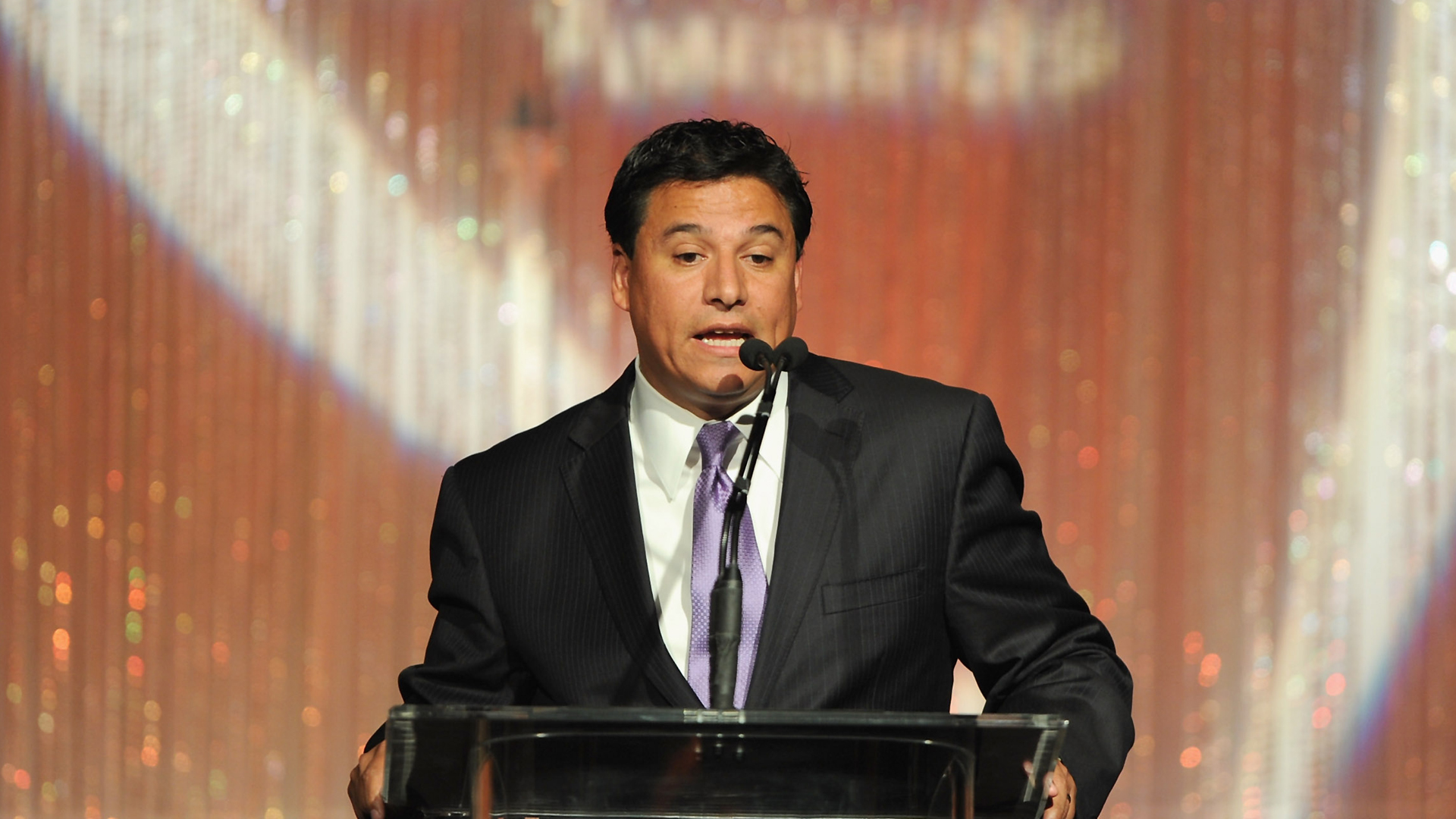 Los Angeles City Councilman Jose Huizar speaks at The Midnight Mission's 11th Annual Golden Hearts Awards on May 9, 2011, in Beverly Hills. (Credit: Alberto E. Rodriguez/Getty Images)