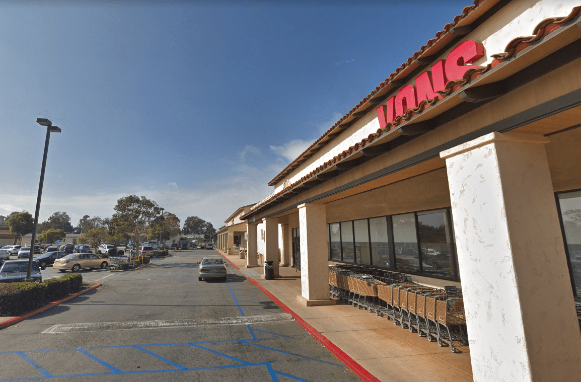 A Vons supermarket along Main Street in Ventura is shown in a Street View image from Google Maps.