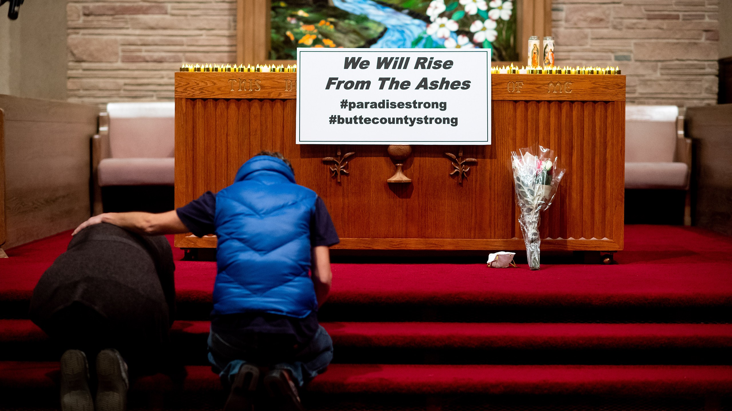 Mourners pray during a vigil for Camp Fire victims at the First Christian Church of Chico on Nov. 18, 2018, in Chico, Calif. (Credit: Noah Berger-Pool/Getty Images)