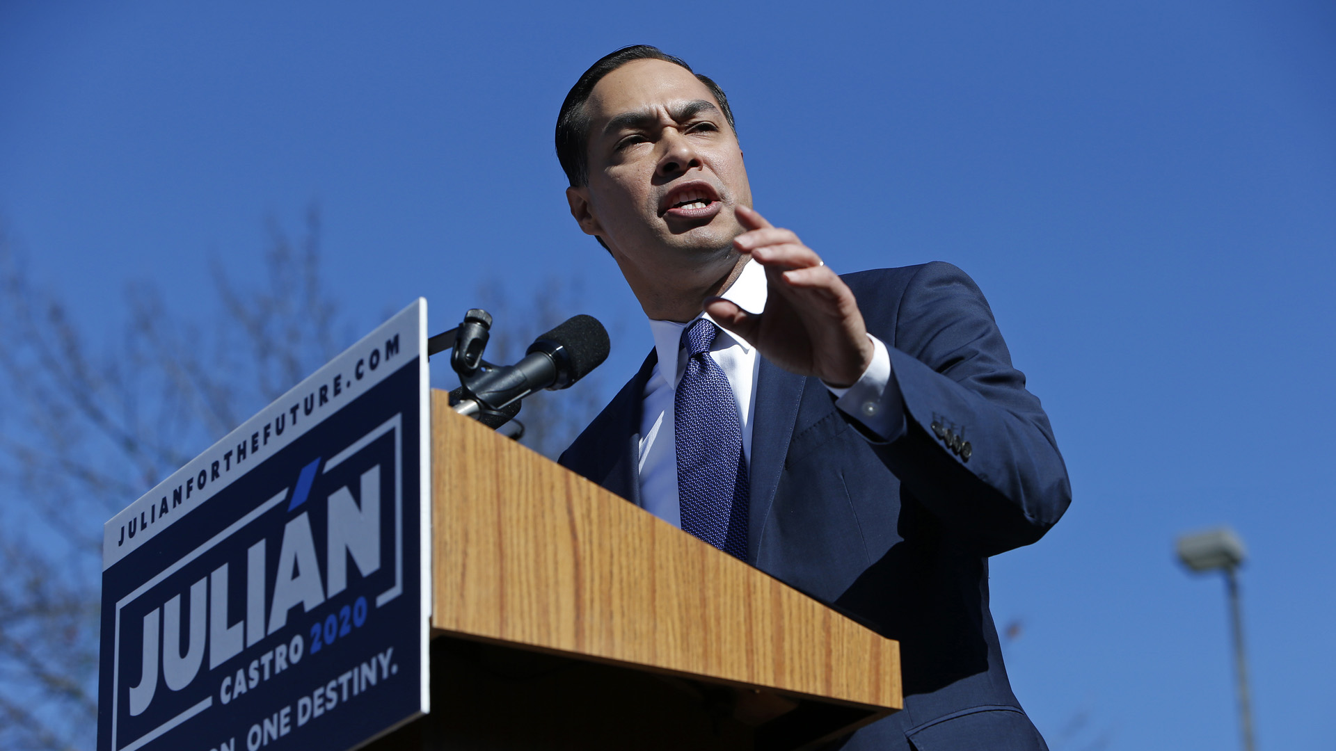 Julian Castro, former U.S. Department of Housing and Urban Development (HUD) Secretary and San Antonio Mayor, announces his candidacy for president in 2020 at Plaza Guadalupe on Jan. 12, 2019 in San Antonio, Texas. (Credit: Edward A. Ornelas/Getty Images)