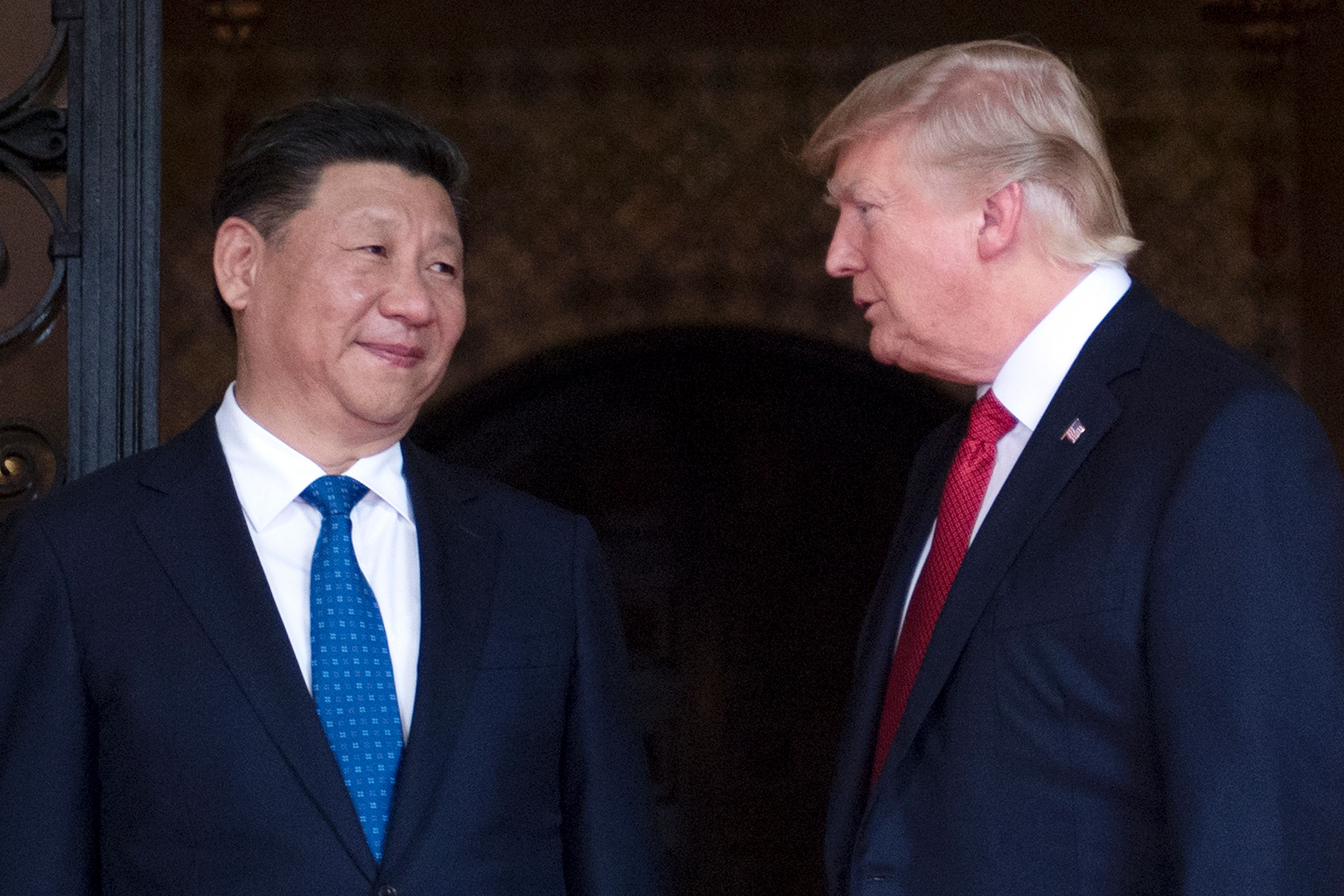 US President Donald Trump (R) welcomes Chinese President Xi Jinping (L) to the Mar-a-Lago estate in West Palm Beach, Florida, on April 6, 2017. (Credit: JIM WATSON/AFP/Getty Images)