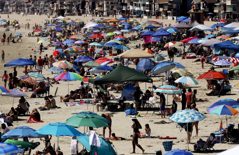 Southern California beaches were expected to be crowded Saturday as a heat wave bakes the region.(Credit: Luis Sinco / Los Angeles Times)