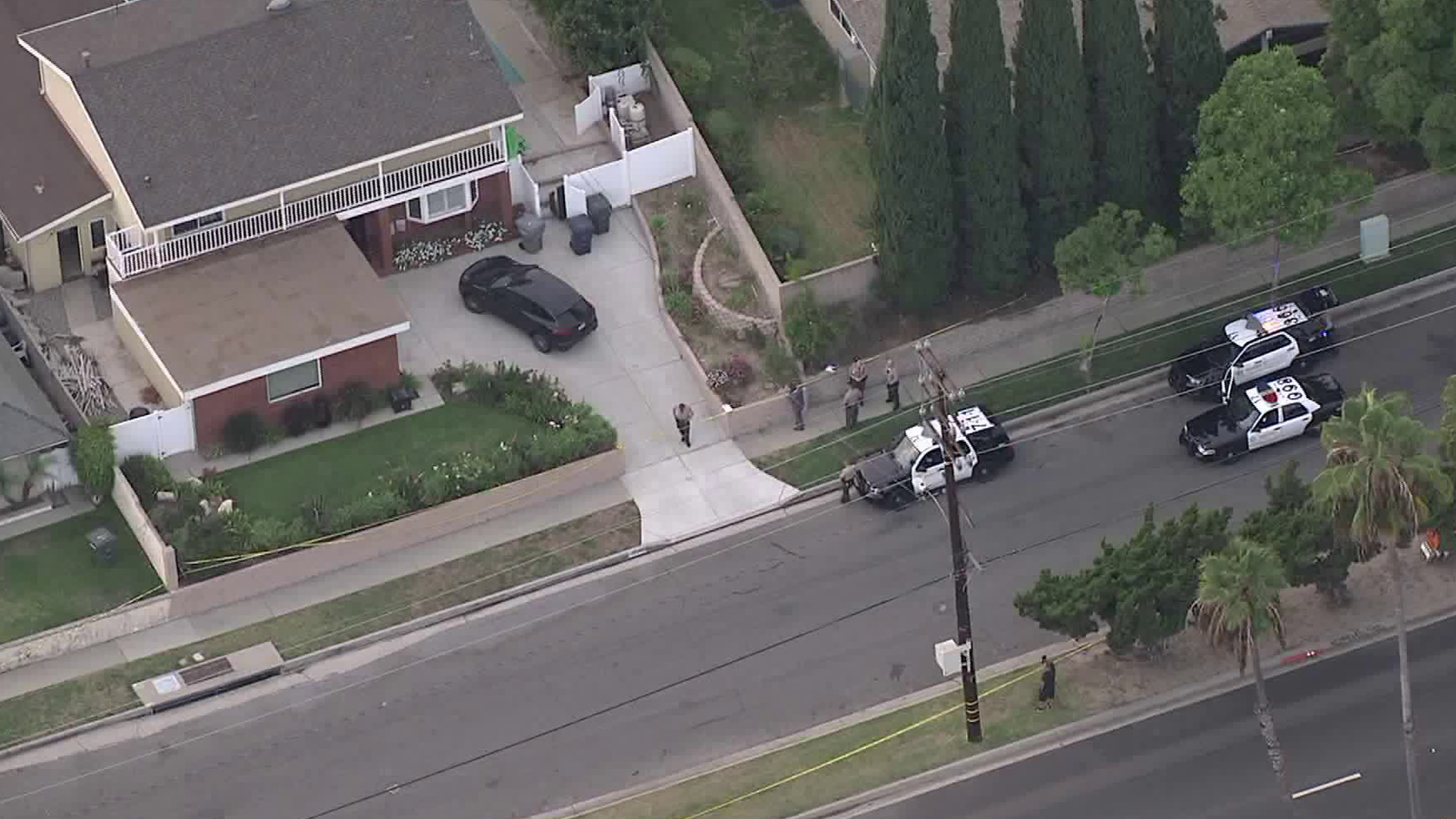 Homicide investigators respond to a Rancho Palos Verdes home after a woman was found dead there on Sept. 26, 2019. (Credit: KTLA)