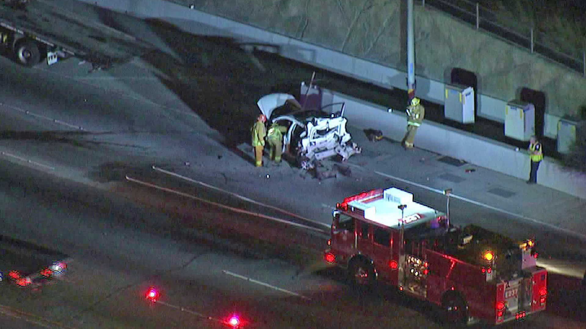 Emergency crews respond to a fatal crash on the 405 Freeway on Oct. 8, 2019. (Credit: KTLA)