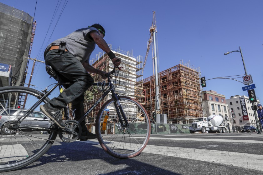 Construction continues on Flor 401 Lofts at 401 E. Seventh St. in downtown Los Angeles in this undated photo. (Credit: Robert Gauthier / Los Angeles Times)