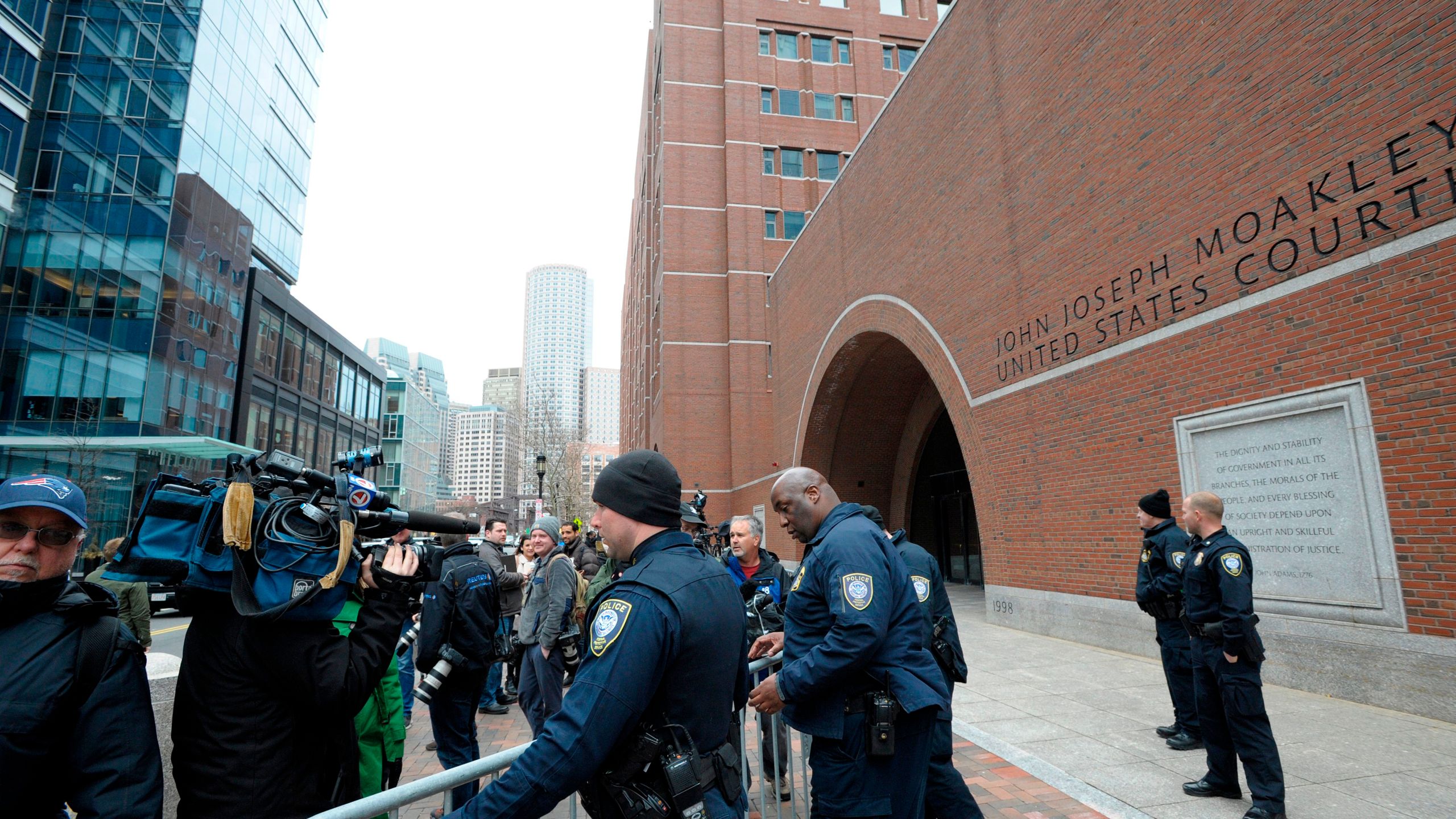 Police set up barricades at the John Joseph Moakley U.S. Courthouse during a hearing on the college admissions scandal on March 29, 2019, in Boston. (Credit: JOSEPH PREZIOSO/AFP/Getty Images)