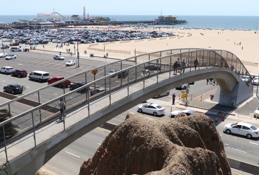 Motorists are seen on the Pacific Coast Highway by Santa Monica Beach on April 21, 2019. (Credit: DANIEL SLIM/AFP/Getty Images)