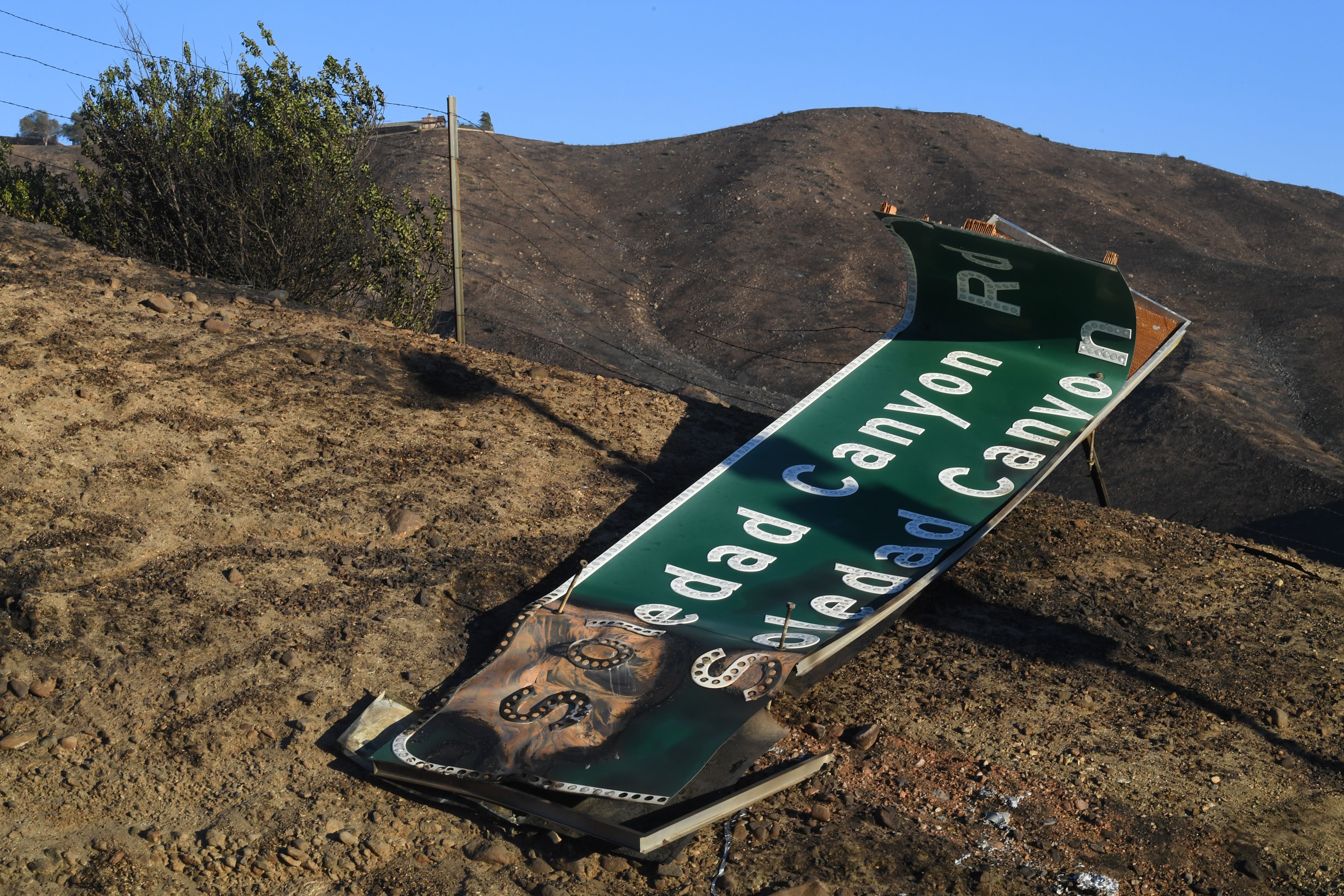 Fire damage to the 14 Freeway in Agua Dulce is seen during the Tick Fire on Oct. 25, 2019. (Credit: Mark Ralston / AFP / Getty Images)