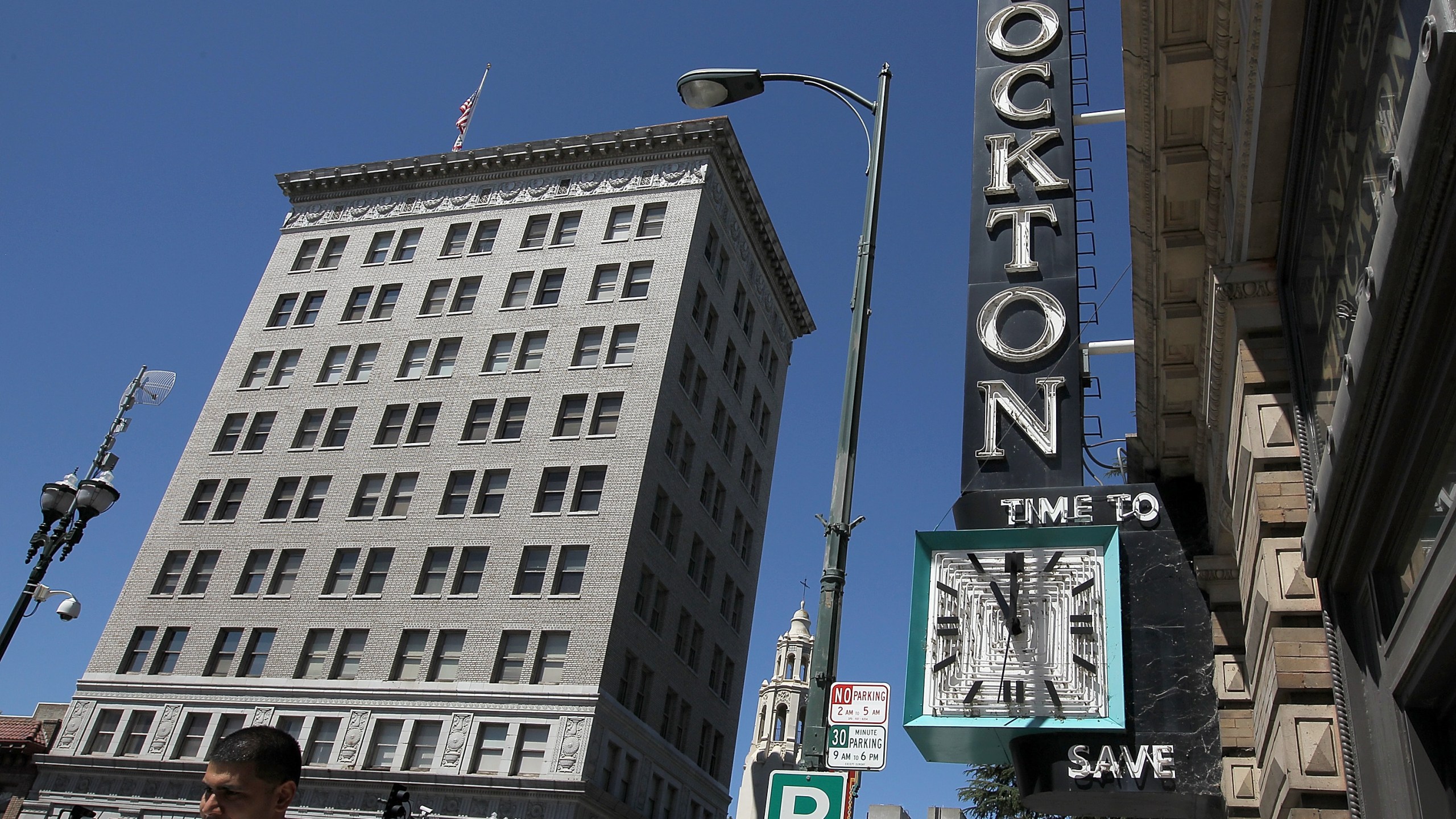 A pedestrian walks by the vacant Bank of Stockton on June 27, 2012 in Stockton. (Credit: Justin Sullivan/Getty Images)