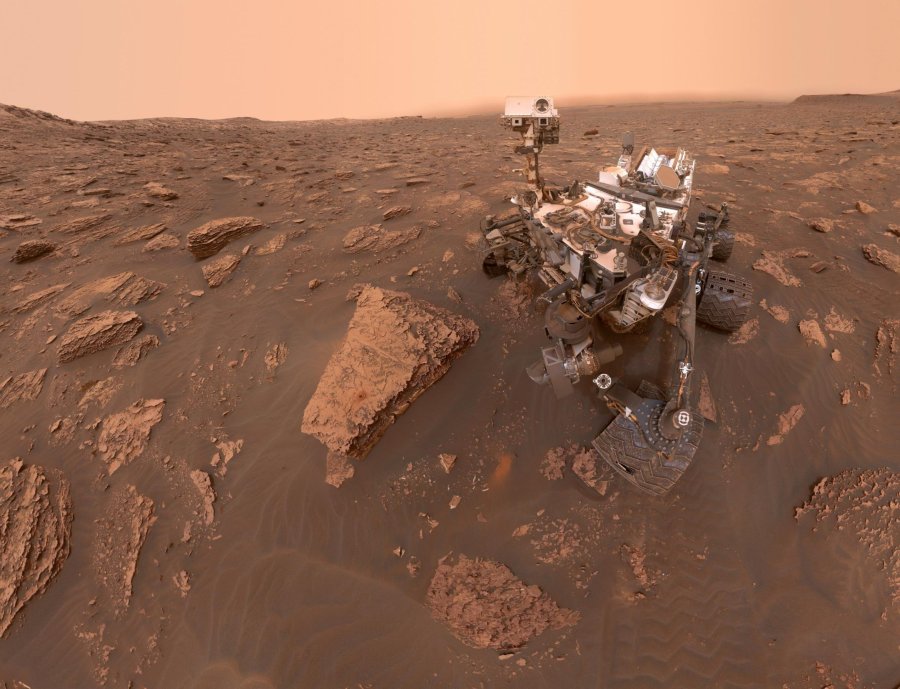 NASA's Curiosity rover has found sediments containing sulfate salt in Gale Crater, a vast, dry ancient lake bed on Mars, suggesting the crater once held salty lakes. (Credit: NASA/JPL-CalTech)