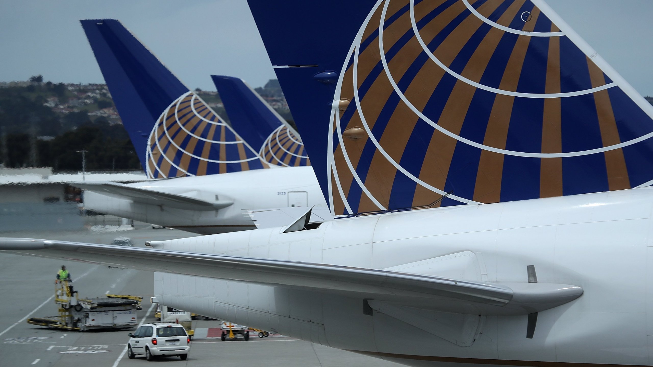 A United Airlines plane is shown in this undated file photo. (Credit:Justin Sullivan/Getty Images)