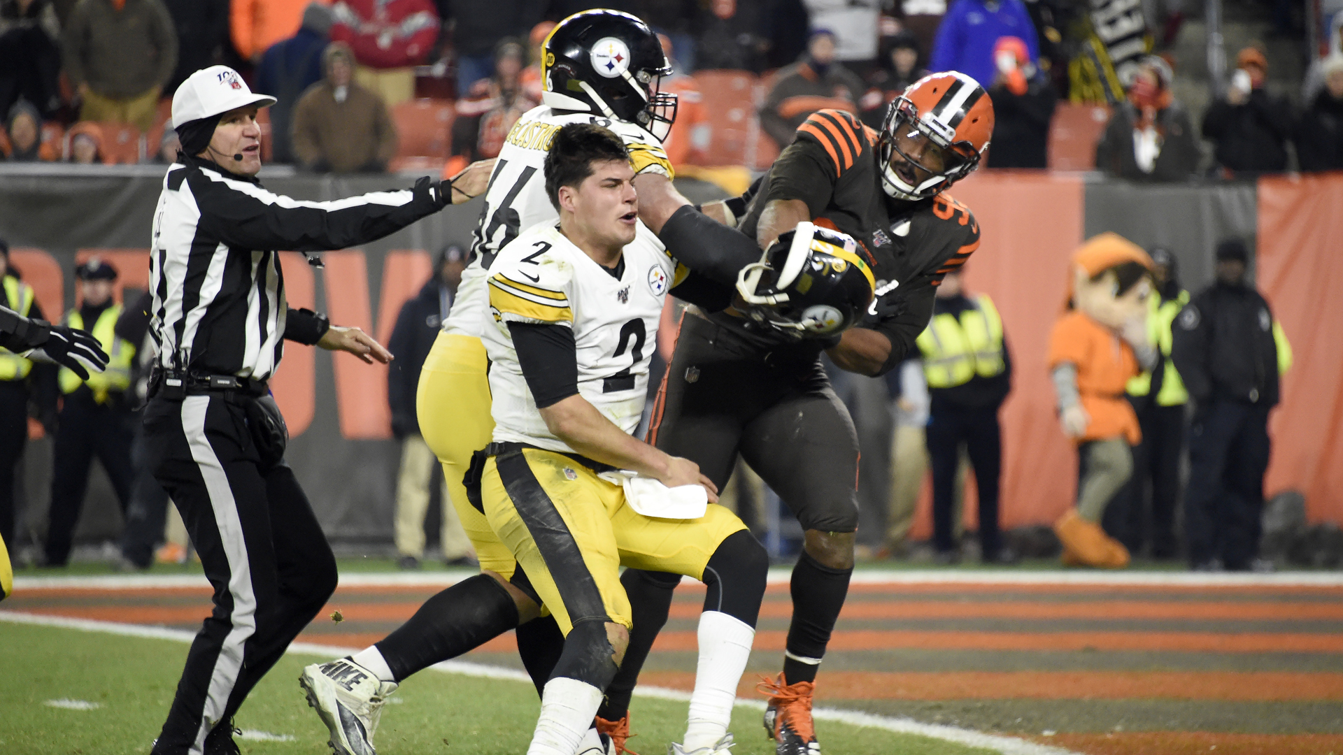 Quarterback Mason Rudolph of the Pittsburgh Steelers fights with defensive end Myles Garrett of the Cleveland Browns during the second half at FirstEnergy Stadium on Nov. 14, 2019 in Cleveland, Ohio. (Credit: Jason Miller/Getty Images)