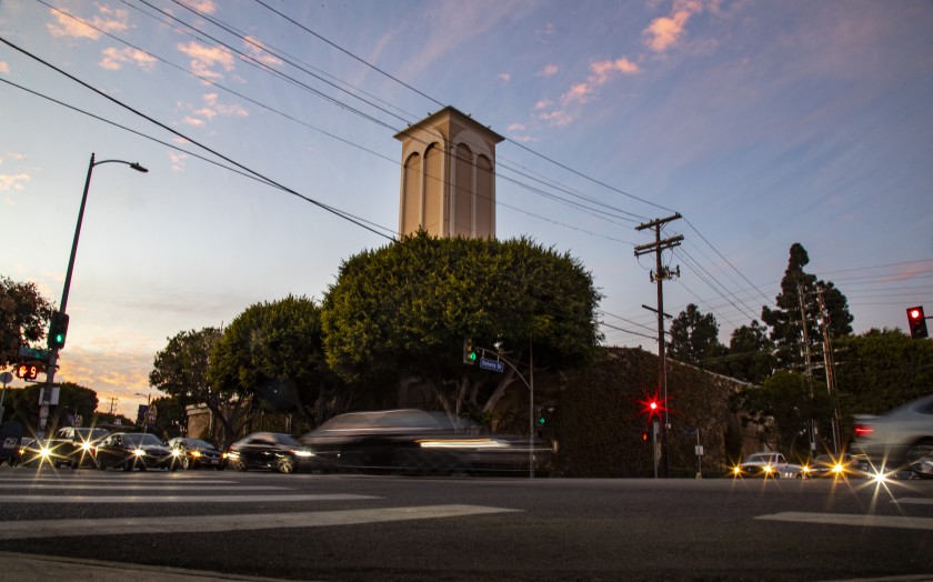 Members of a neighborhood group are calling on the city to begin a “long overdue” review of the oil facility at Pico Boulevard and Doheny Drive in Los Angeles. (Credit: Gina Ferazzi / Los Angeles Times)