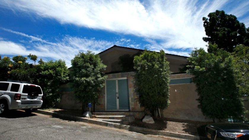 A Hollywood Hills West home that was at the center of a legal dispute between Jeffrey Yohai, the former son-in-law of Paul Manafort, and actors Dustin and Jacob Hoffman. (Credit: Mel Melcon / Los Angeles Times)